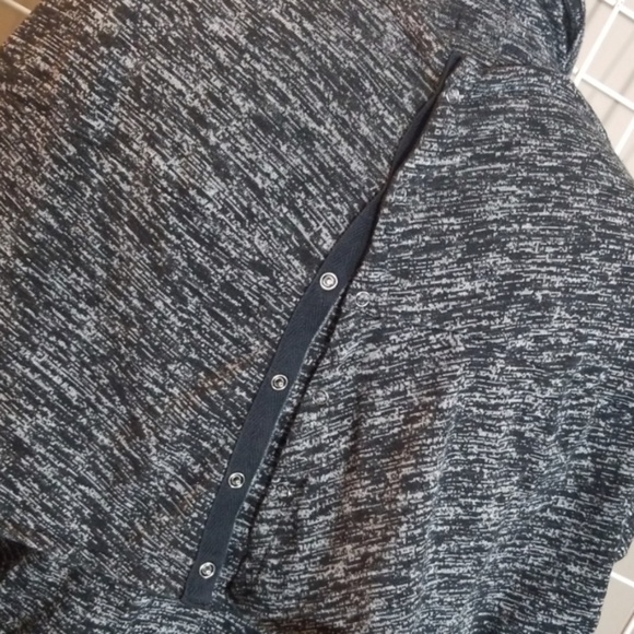 DKNY Multi Wear Cardigan Wrap - Picture 4 of 4